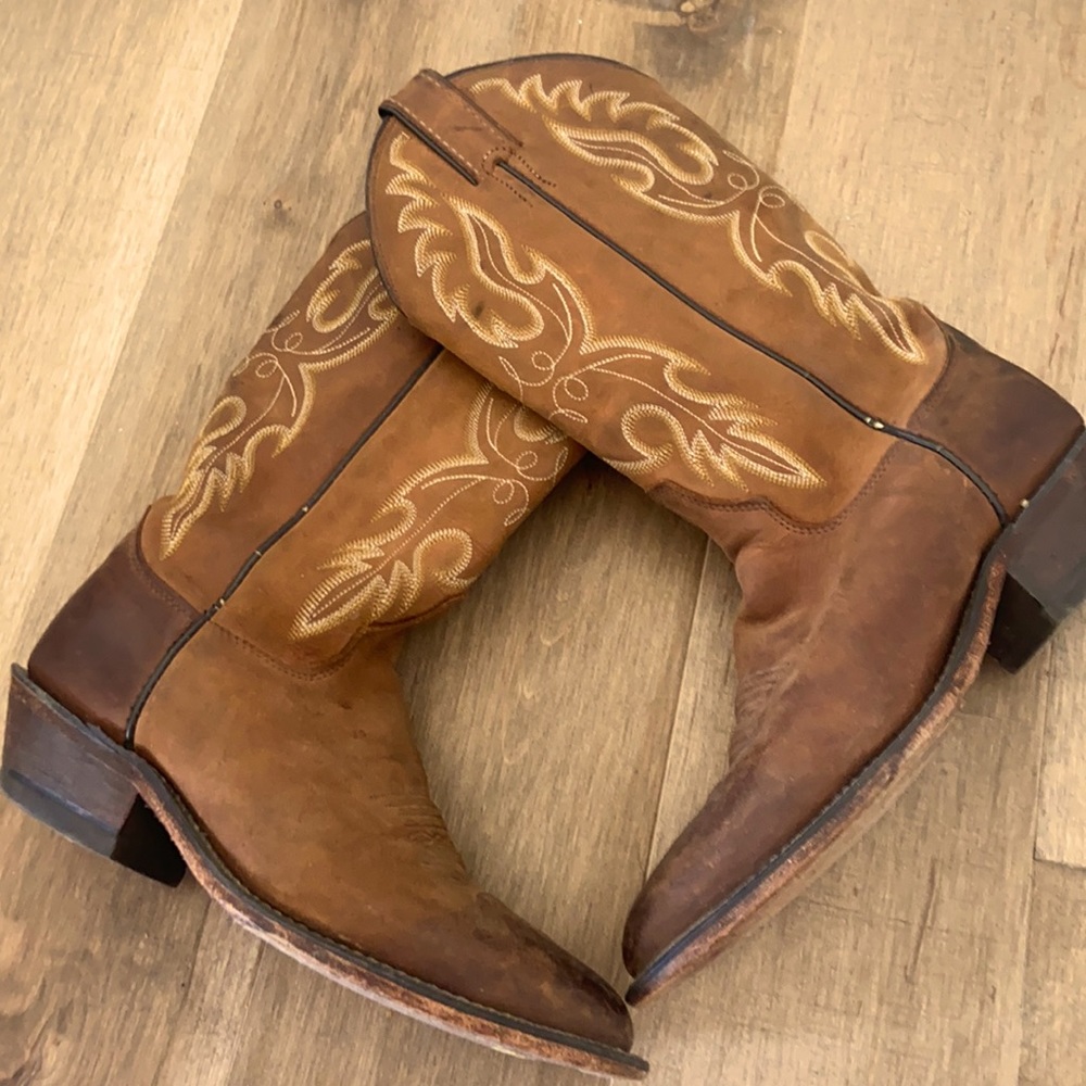 Justin brown cowboy boots, size 61/2.